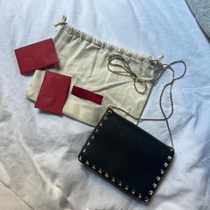 Valentino black ROCKSTUD CALFSKIN CHAIN POUCH